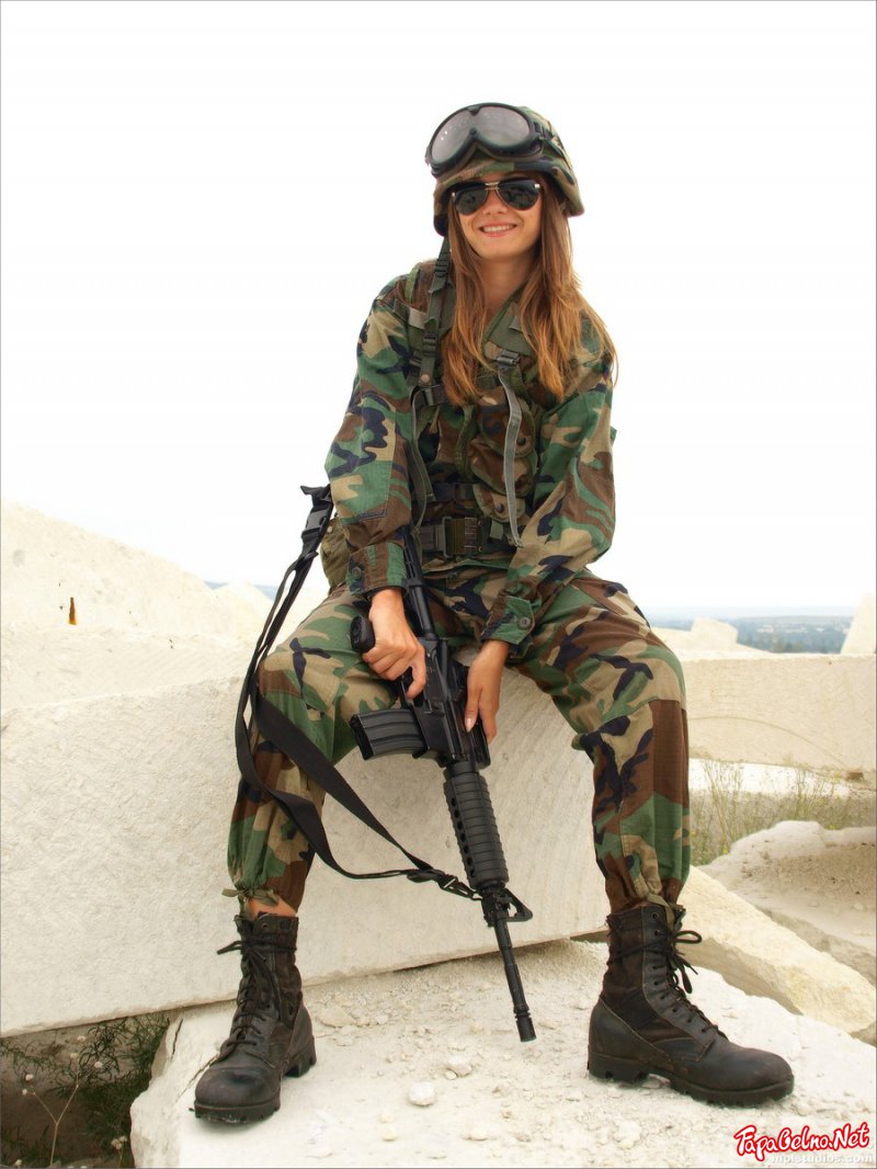 Крошечная девушка в военной форме получает анальное проникновение и упругую киску - ecomamochka.ru